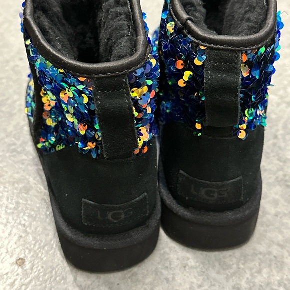 UGG Classic Mini Sequin In Medallion Blue size women’s 6 new without box - Picture 6 of 12